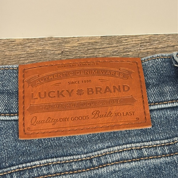 SOLD IN STORE Lucky Brand Sweet High Rise Straight Jeans 2/26A - Picture 5 of 11